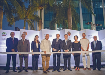 Ejecutivos de la APAP encabezaron el acto inaugural del espacio de arte.