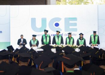 Con nueva graduación UCE supera los 58 mil egresados de sus aulas
