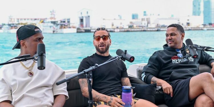 Maluma comparte sus pensamientos y aclara rumores en una entrevista