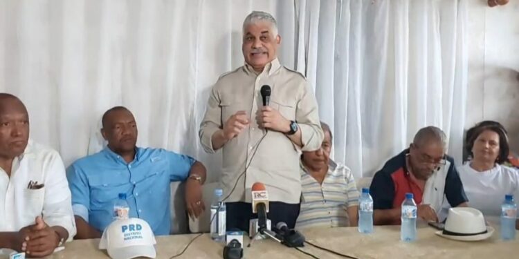 Miguel Vargas cree iniciativa en torno a Haití es perder el tiempo