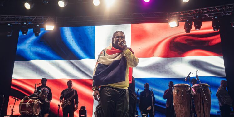 Reportan exitosa actuaciones de Omega en México y Europa