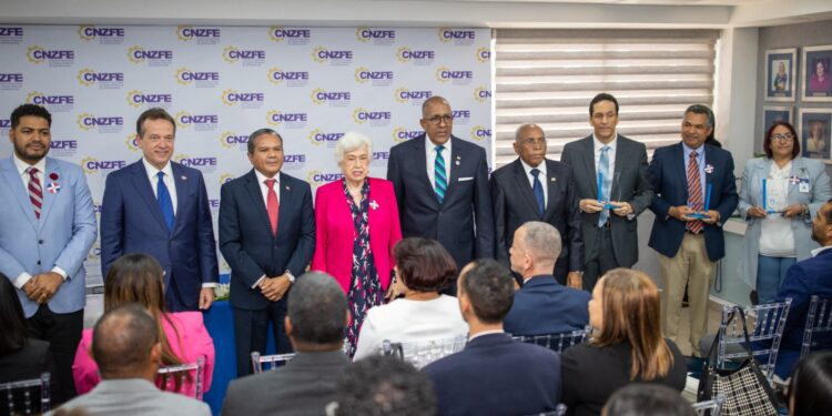 Digeig reconoce al contralor Félix Santana