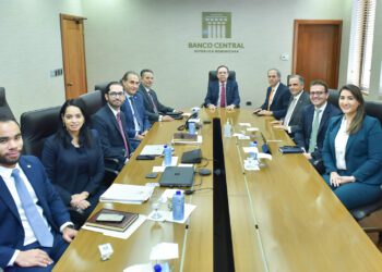 Ejecutivos BCRD y CitiBank discuten sobre situación economía local y global