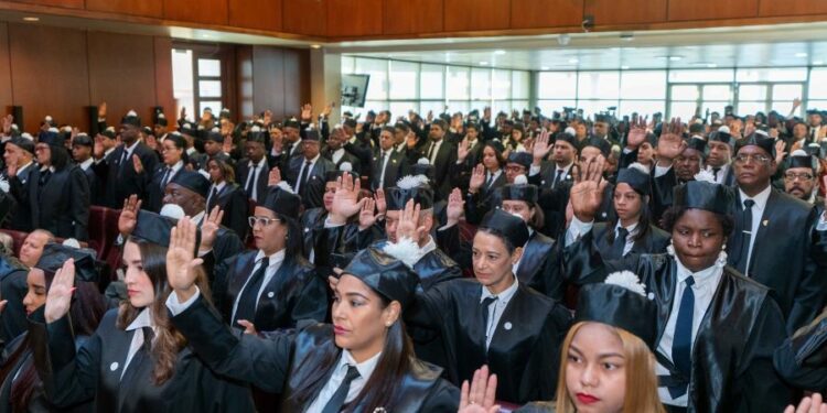 SCJ juramenta a 3,474 nuevos profesionales del derecho 