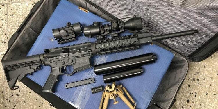 Ocupan fusil, y casi 14 mil municiones y pertrechos militares en tanque enviado desde EE.UU