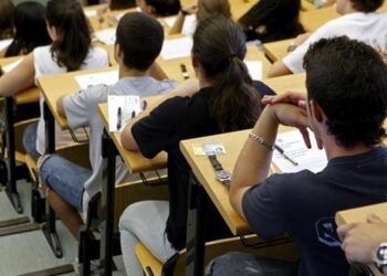 Por altos préstamos estudiantiles en EUA creen universidad no vale la pena