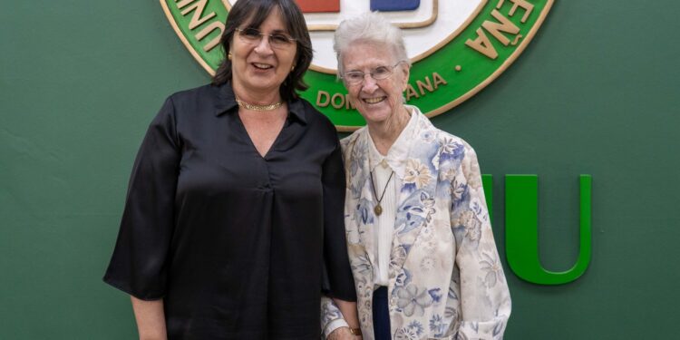UNPHU otorga reconocimiento a Inés Aizpún y Sor Leonor Gibb