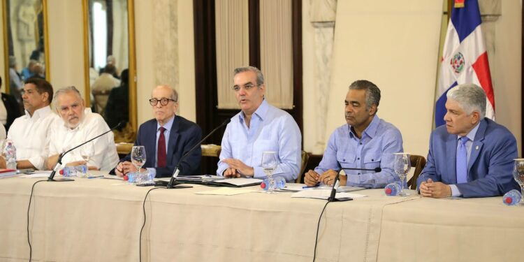 Abinader propone gran pacto para enfrentar cambio climático 