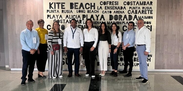 Ejecutivos Copa Airlines indaga sobre nueva ruta en Puerto Plata