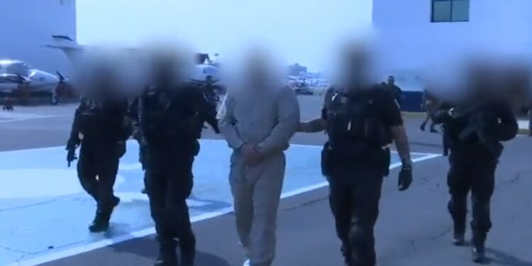 México entrega supuesto jefe de seguridad del Chapo Guzmán
