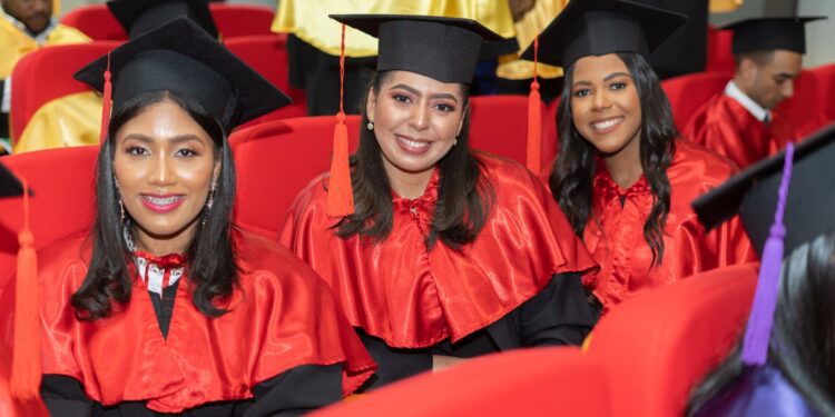 UNPHU inviste 608 nuevos profesionales en la celebración de su 57 aniversario