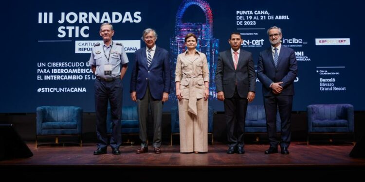 Vicepresidenta Peña y embajador España inauguran las III Jornadas STIC Punta Cana