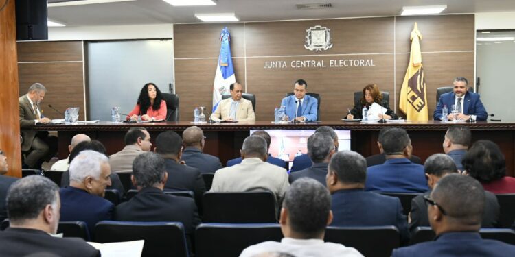 Pleno JCE emplaza a partidos a presentar sugerencias a resolución sobre escrutinios 2024