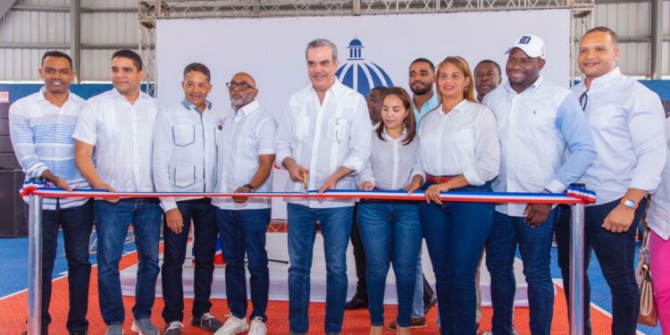 Gobierno entrega obras en La Romana y La Altagracia*