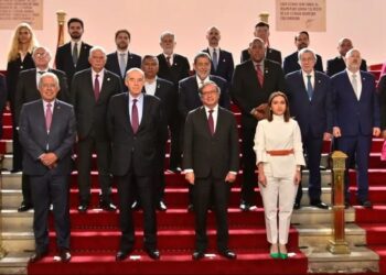 Veinte países tratan de resolver el rompecabezas venezolano