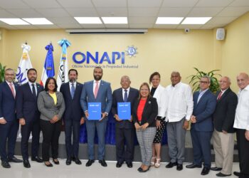 Onapi firma acuerdo con jóvenes empresarios a fin de formalizar empresas