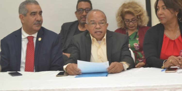 Llaman a proteger el derecho de población a generar electricidad con el sol 