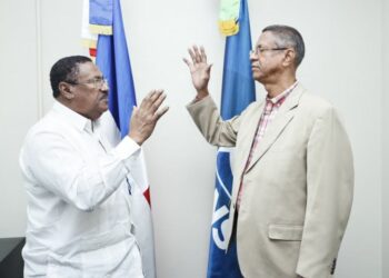 Juramentan al doctor Armando Camejo nuevo director Maternidad de Los Mina 