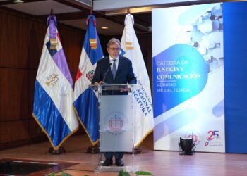 Cebrián define importancia de la comunicación en la democracia 