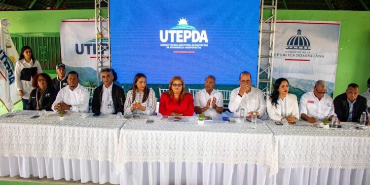 Gobierno se apresta a entregar más de 1,200 títulos en Azua