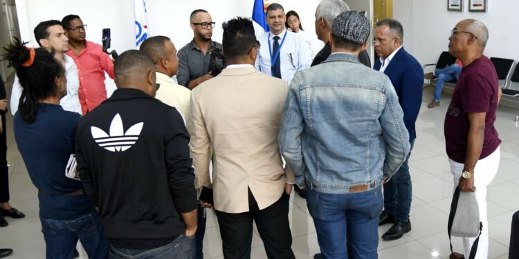 Autores acogen llamado de la ONDA y acuden a registrar sus obras