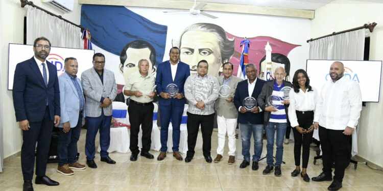 Autores de Cabrera participan en conversatorio sobre derecho de autor