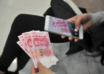 El yuan chino desplazó al dólar como divisa más intercambiada en Rusia