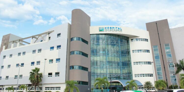 Ney Arias Lora recibe acreditación como Hospital Docente Universitario