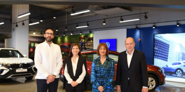 Avelino Abreu, SAS inaugura City Store Volkswagen en Downtown Center