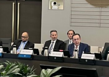 Gobernador Valdez Albizu participa en reuniones del FMI y del Banco Mundial