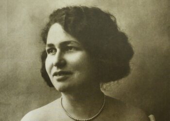 Poder Ejecutivo dispone traslado restos escritora a Panteón de la Patria 