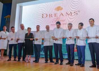 Collado encabeza inauguración nuevo hotel en Punta Cana