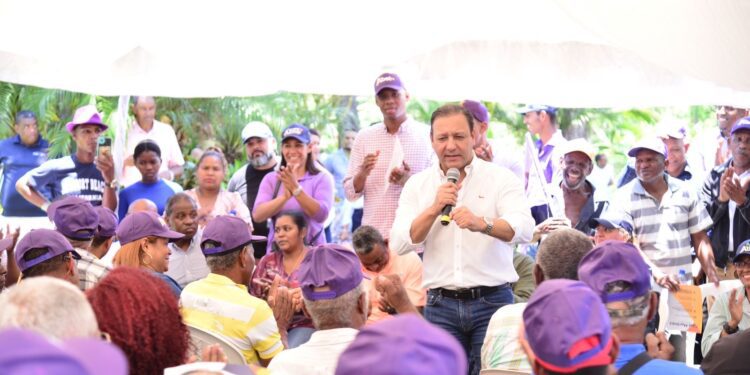Abel Martínez recorre Monte Plata promoviendo sus planes de Gobierno 
