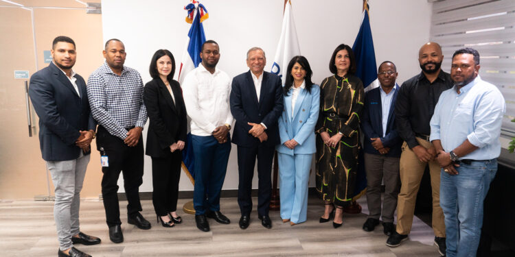 Refidomsa renueva pacto colectivo con sustanciales reivindicaciones para sus trabajadores