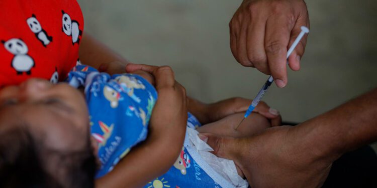La vacuna infantil en América Latina y el Caribe registra el mayor descenso mundial de la última década