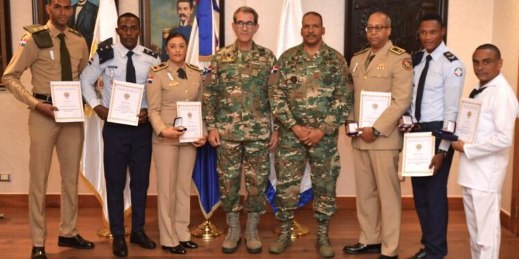 Reconocen militares por logros en evento deportivo internacional