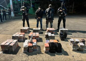 Confiscan otros 324 paquetes de presunta cocaína en La Romana.