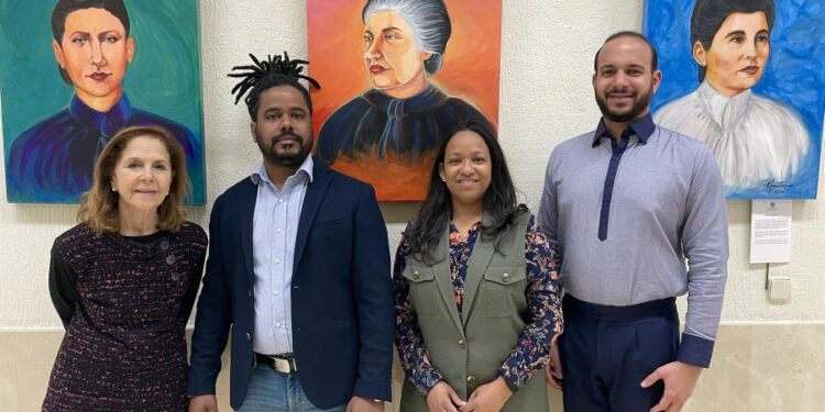 Madrid: artista dominicano expone "Mujeres Patriotas Dominicanas"