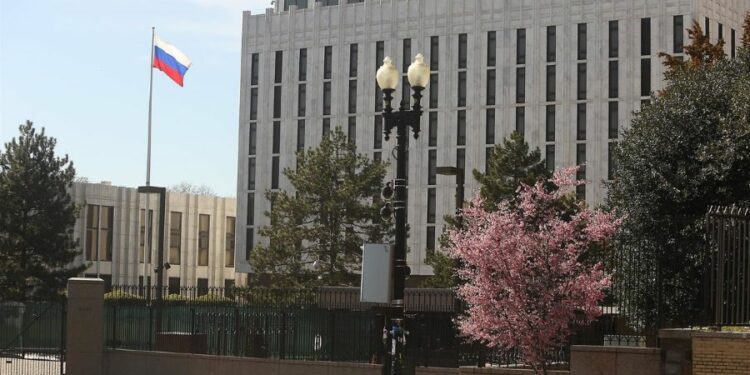 Alerta en la Embajada rusa en Washington