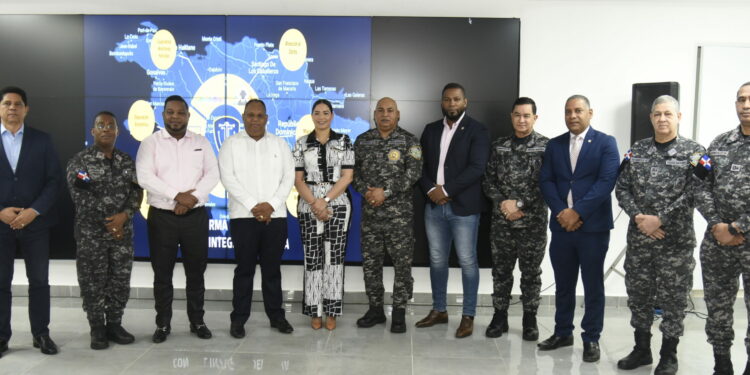 Diputados y la plana mayor de la Policía Nacional dialogan sobre reforma policial y seguridad ciudadana