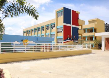 Presidente Abinader inaugura escuela en Los Guaricanos