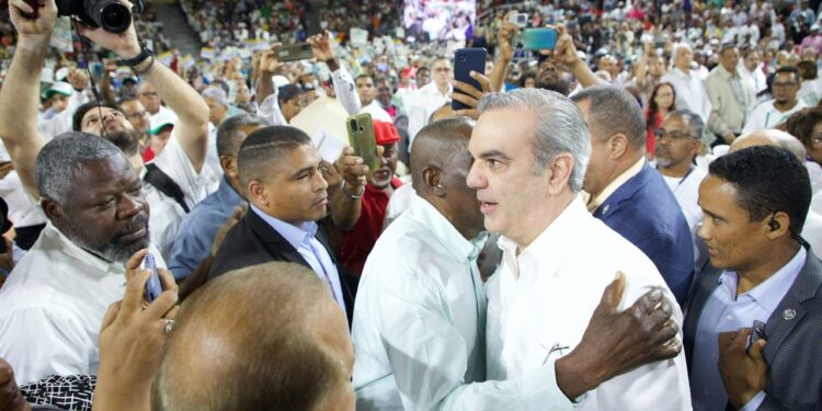 Abinader recorre el Este y Leonel el Sur; cada quien en lo suyo