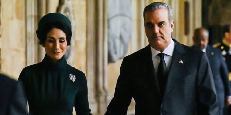 Abinader primer Presidente de RD que asiste a coronación de un Monarca