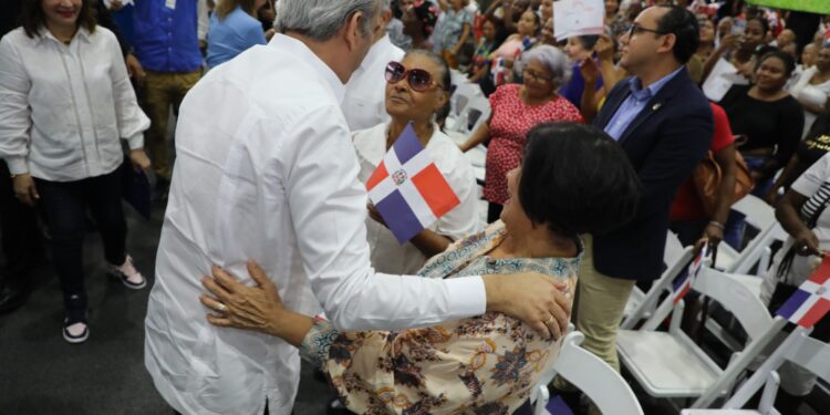 Abinader anuncia un bono que Impactará a un millón de madres; verifíquese aquí