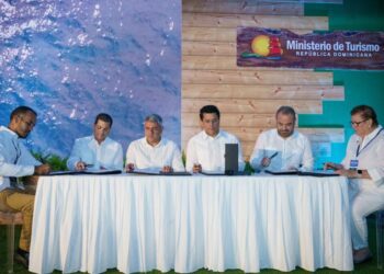 Mitur y la OTM suscriben acuerdo para impulsar sostenibilidad del turismo en RD