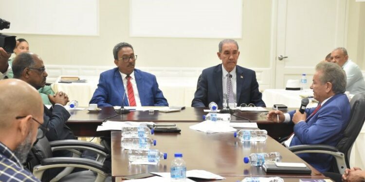 Mescyt propone encargarse de la emisión del exequátur profesional 