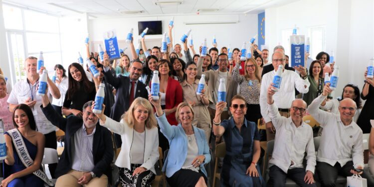 Instan a RD a transformar su modelo de consumo para evitar uso de plástico