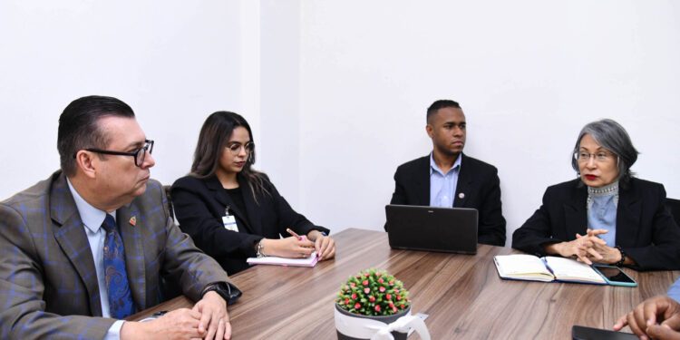 Autoridades establecen curso de acción para solucionar situación niños del KOGLAND