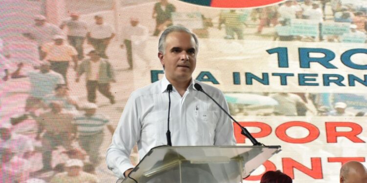 Ministro afirma Gobierno ha priorizado a los trabajadores