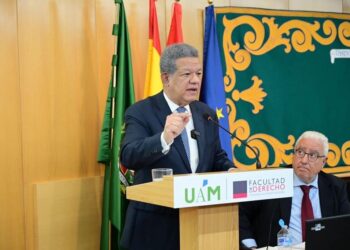 Leonel Fernández insiste no hay solución nacional a problemas globales